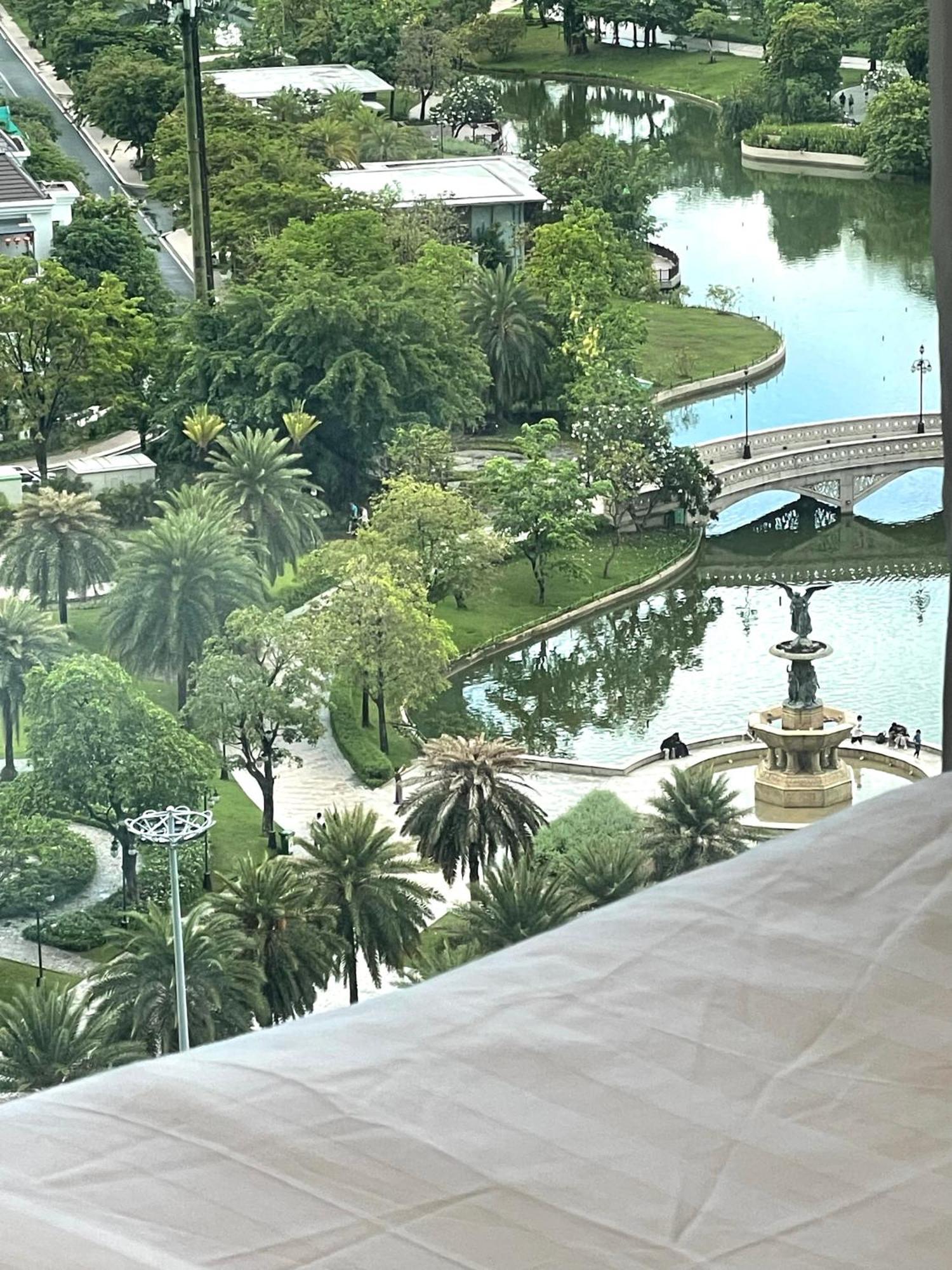 Helen 1 Bed Trong Ho Chu Nha Dang O Tai Park4-vinhomes Park Ke Ben Toa Landmak 81 Ho Chi Minh City